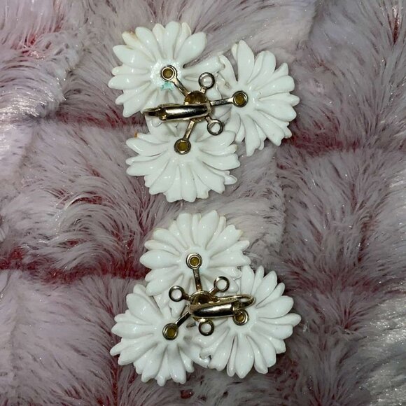 Vintage lot of 3 flower clip earring - Picture 3 of 7
